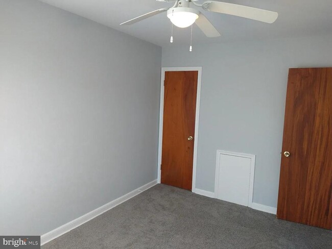 Building Photo - 1603 Robbins Pl