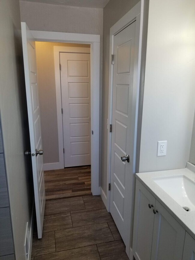 Building Photo - Spacious 5-Bedroom Magna Home with Deck and Ample Parking