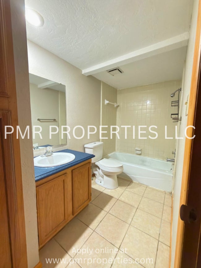 Building Photo - 2 Bed / 2 Bath Apartment