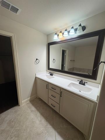 Building Photo - 520 Stillwater Dr