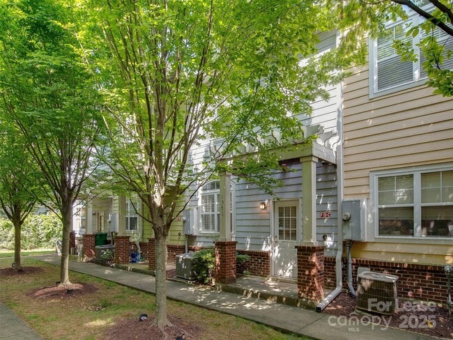 Building Photo - 1571 Pecan Ave
