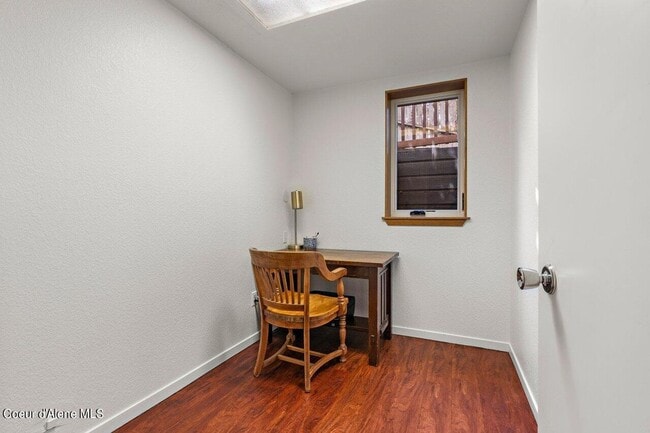 Building Photo - Great CDA Location!