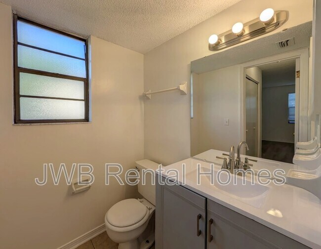 Building Photo - 476 Bentwood Ln