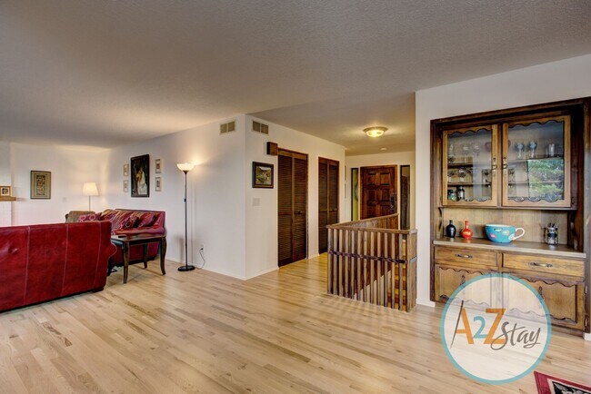 Building Photo - Executive Rental in North End Foothills