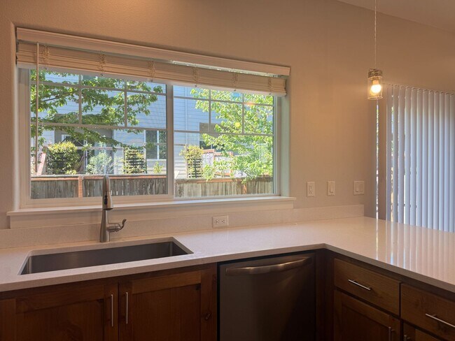 Building Photo - HONEYBEE5711-5713
