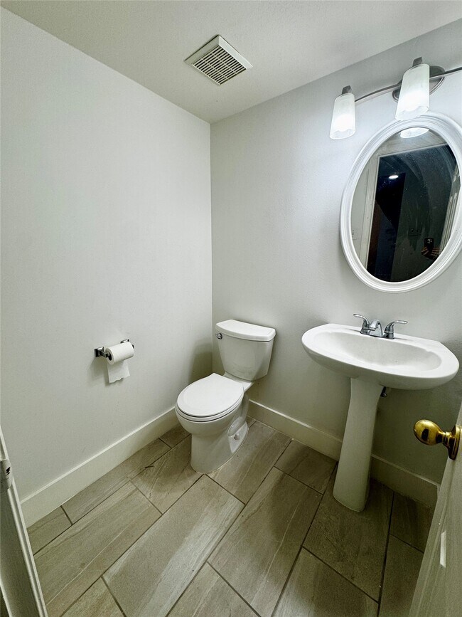 Building Photo - 19622 Sasquatch Dr