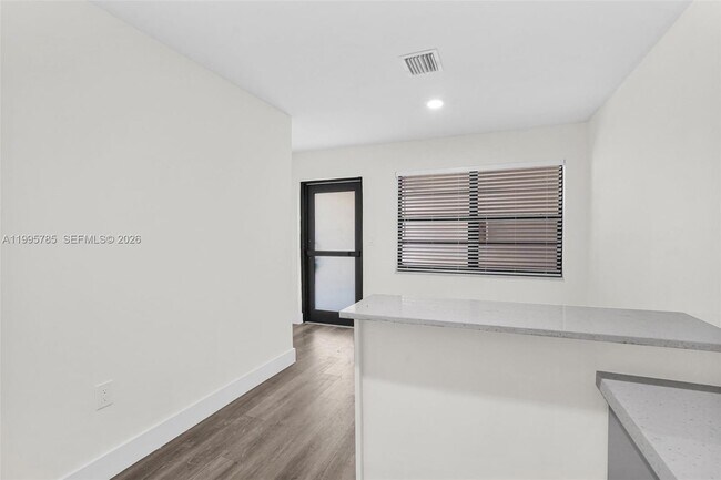 Building Photo - 1730 Acapulco Dr