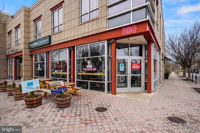 Building Photo - 19 Clifford Ave