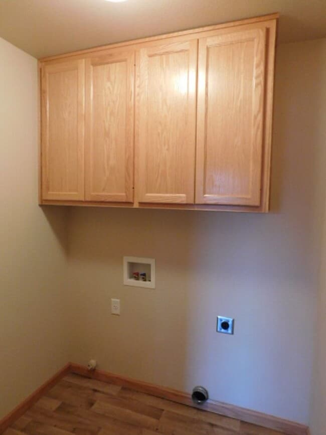 Building Photo - 3Bd/2Ba Single Story House - Available Soon!