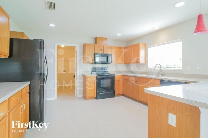 Building Photo - 217 Cezanne Cir