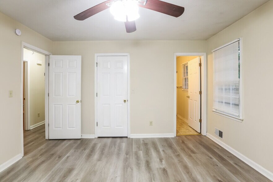 Building Photo - 2350 Bankstone Dr SW