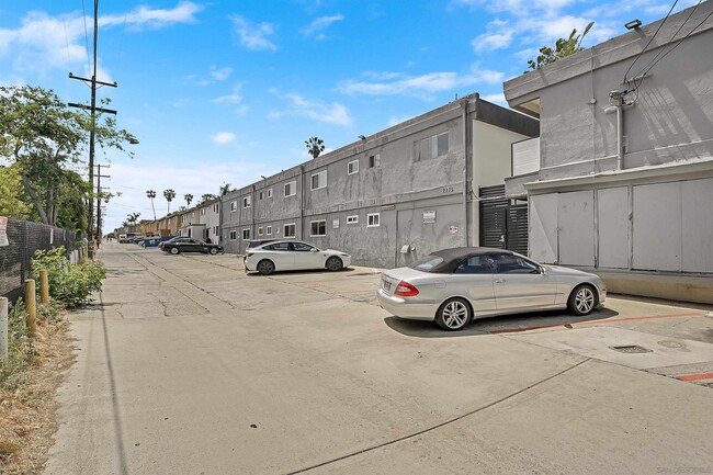 Building Photo - 2275 Grand Ave