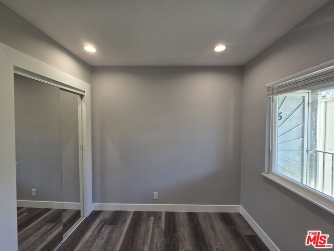 Building Photo - 105 Roswell Ave