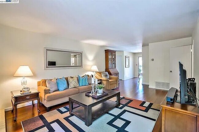 Building Photo - 36264 Brighton Ct