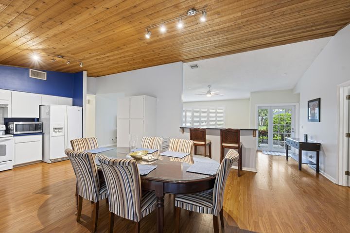 Building Photo - 756 Juniper Pl