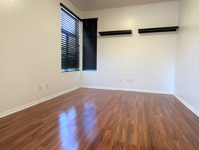 Building Photo - Spectacular 4 bd. 3 bath home in prime Dis...