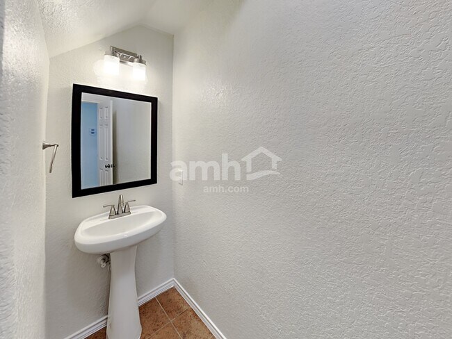 Building Photo - 412 Saddlehorn Way