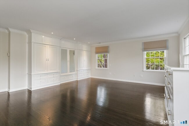 Building Photo - 890 Silvermine Rd
