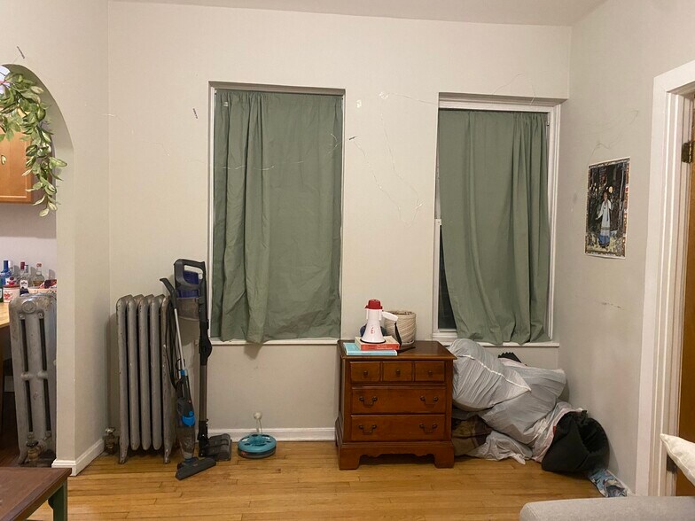 Building Photo - 70 Joy St