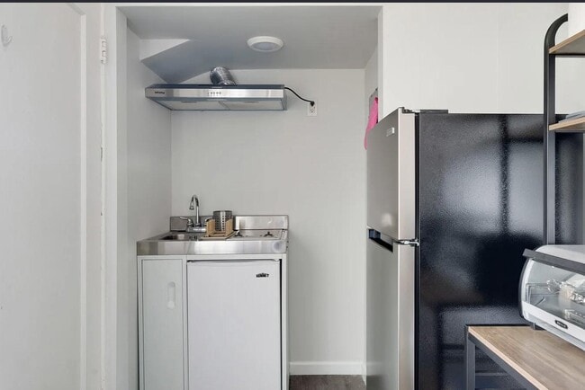 Building Photo - 251 C St