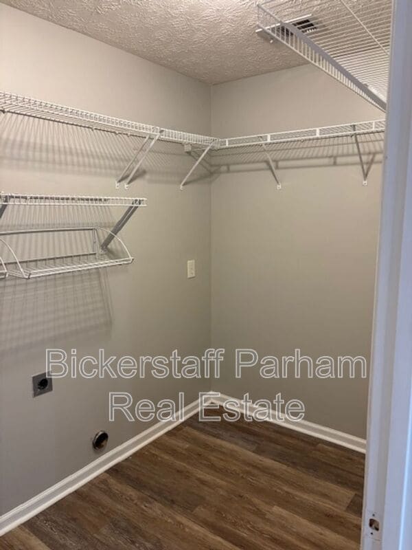 Building Photo - 9146 Garrett Lake Dr