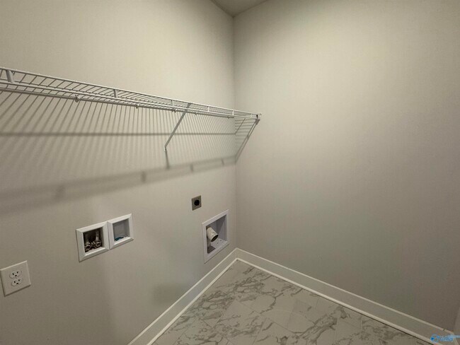 Building Photo - 12637 Whitcomb Cir