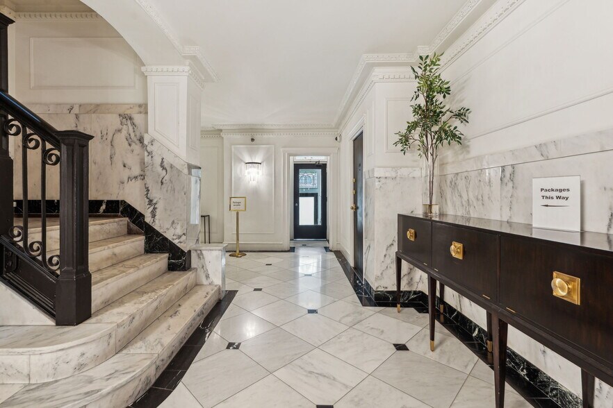 Building Photo - 2201 Chestnut St