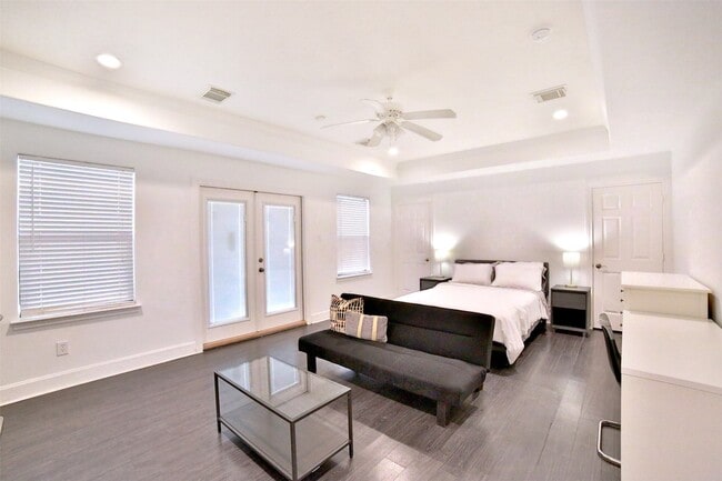 Building Photo - 2410 Dorrington St