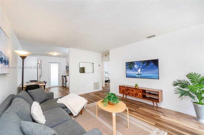 Building Photo - 3100 Naomi St