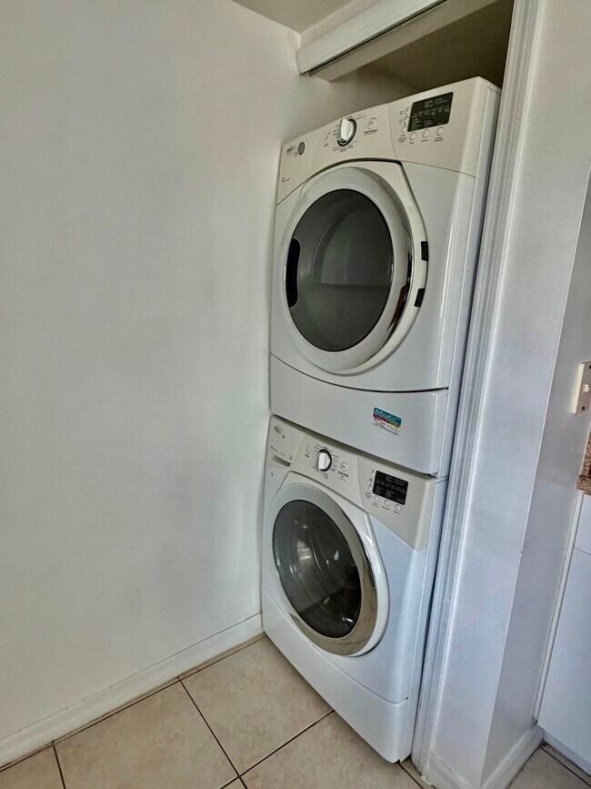 Building Photo - 2475 NW 16th St Rd