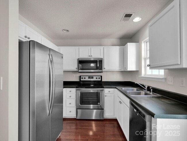 Building Photo - 13684 Meade Glen Ct