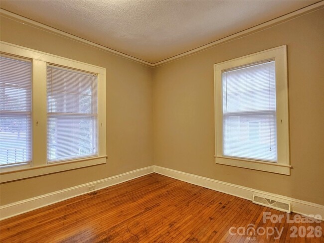 Building Photo - 337 N 9th St