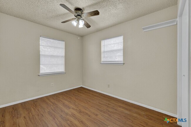 Building Photo - 807 Sturgeon Dr