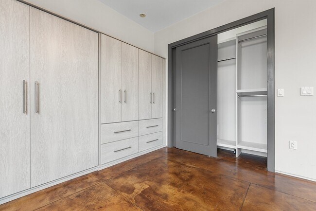 Building Photo - 36 A St