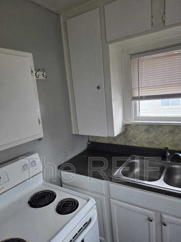 Building Photo - 1023 Barrie Ave