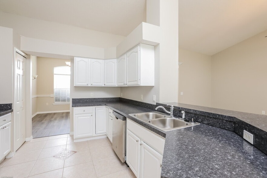 Building Photo - 1052 Sadie Ln