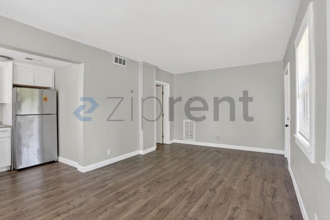 Building Photo - Unit 1