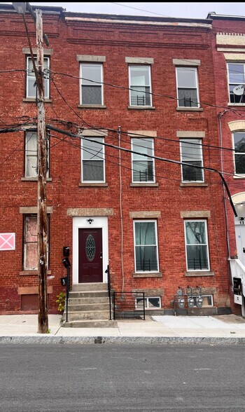 Building Photo - 15 Delaware St