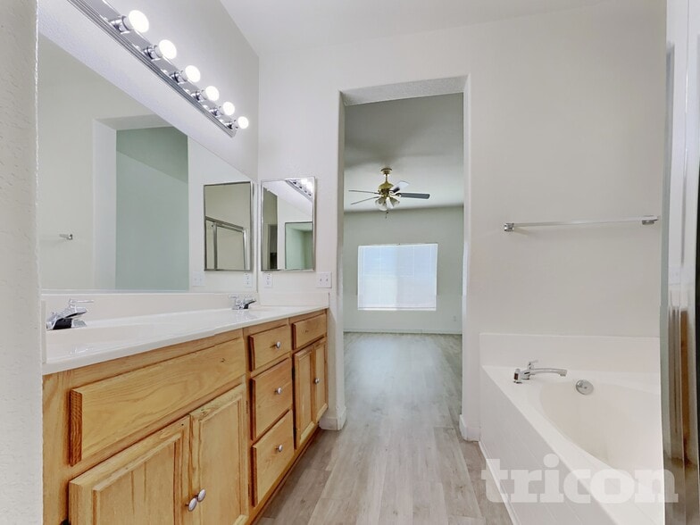 Building Photo - 2069 Holguin St