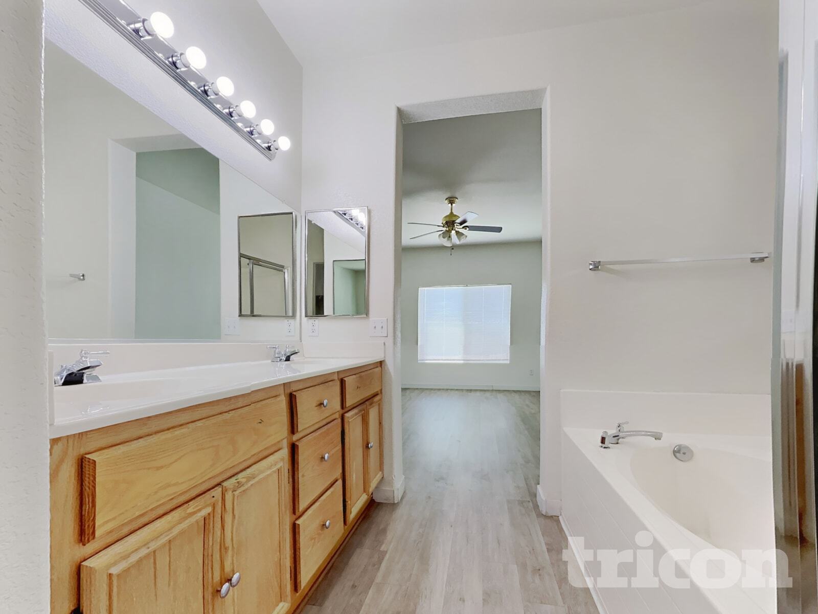 Building Photo - 2069 Holguin St