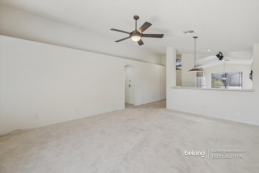 Building Photo - 2311 N Creek Vista Dr