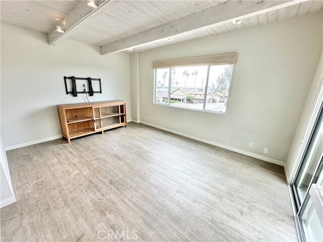 Building Photo - 353 Cedar Way
