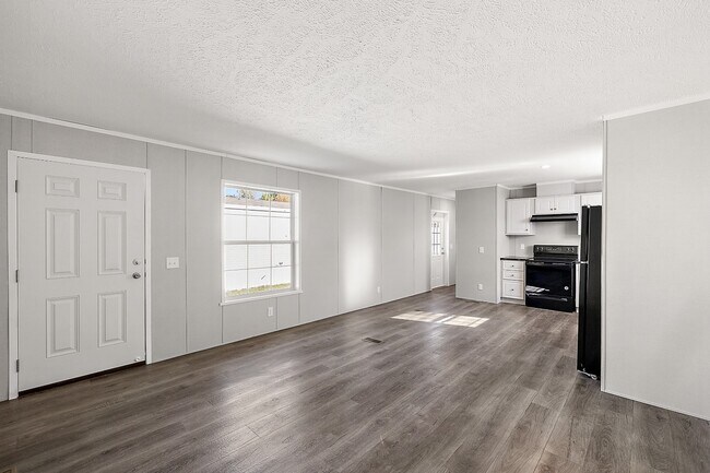 Building Photo - 715 Elmdale Ln