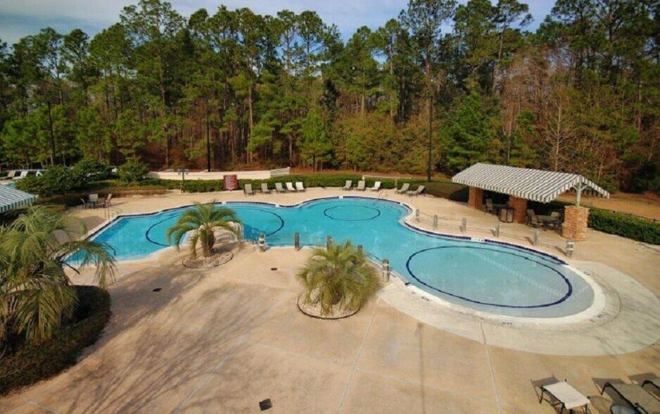 King & Bear Family Pool - 100 Laterra Links Cir