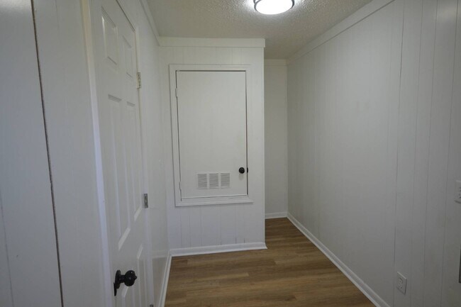 Building Photo - 412 West University