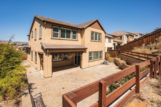 Building Photo - Charming 4BR/4BA Single-Family Home in Sou...