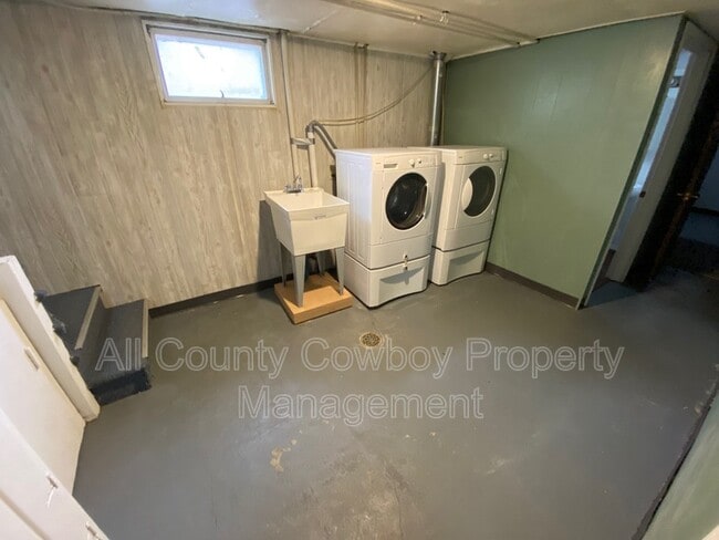 Building Photo - 1417 E Spring Creek Dr