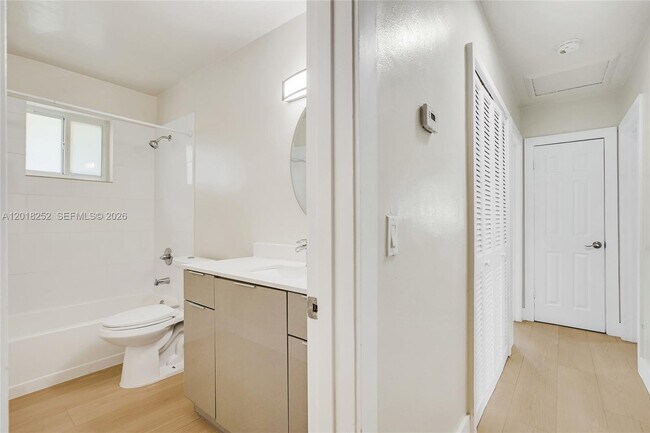 Building Photo - 532 SW 79th Ave