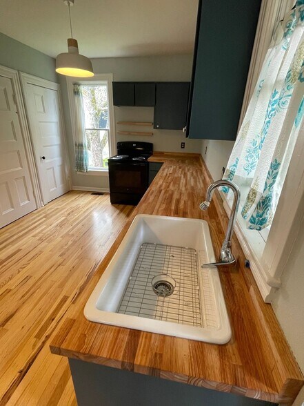 Butcher block + farmhouse sink - 3915 NE Rodney Ave