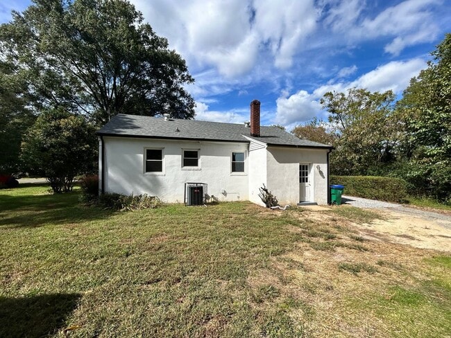 Building Photo - 1815 Powell Rd